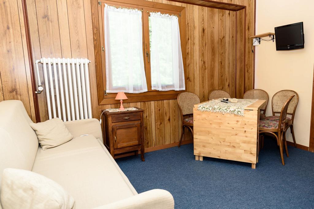 Hotel Genzianella Champoluc Bagian luar foto