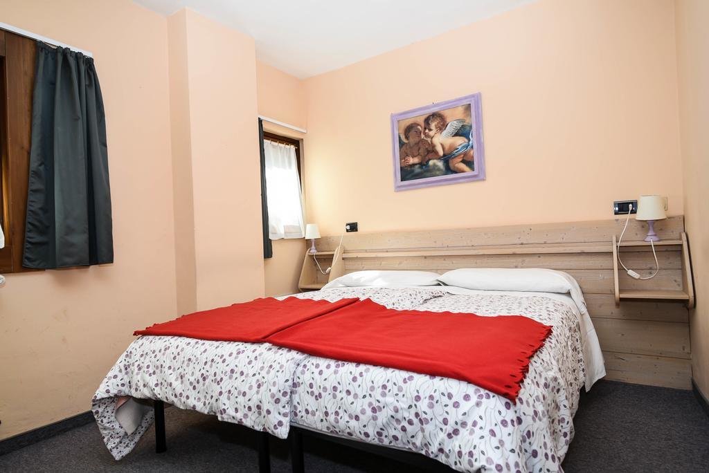 Hotel Genzianella Champoluc Bagian luar foto