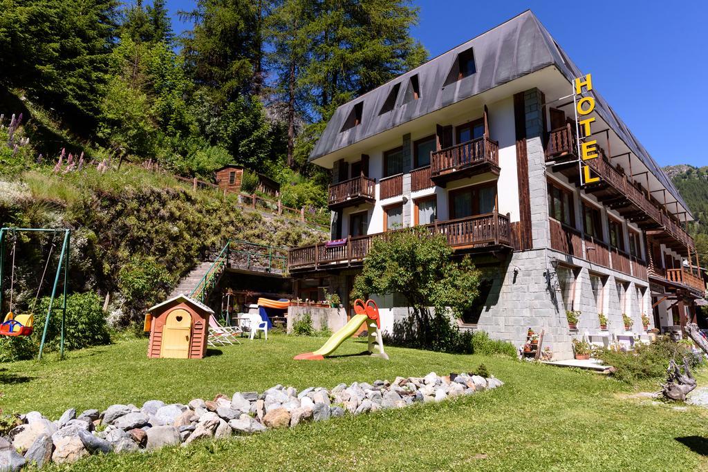 Hotel Genzianella Champoluc Bagian luar foto
