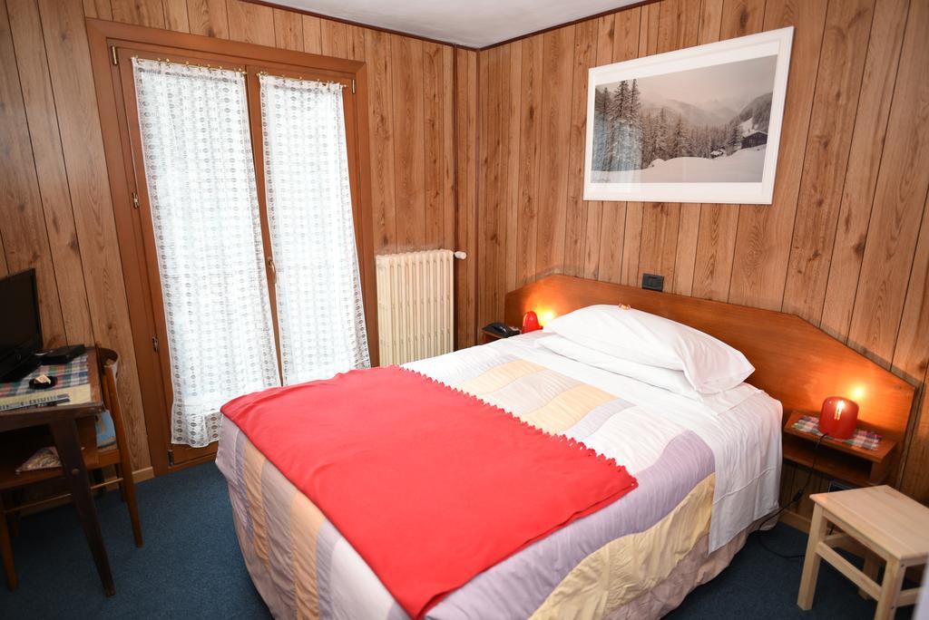 Hotel Genzianella Champoluc Bagian luar foto