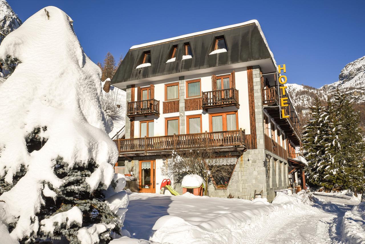 Hotel Genzianella Champoluc Bagian luar foto