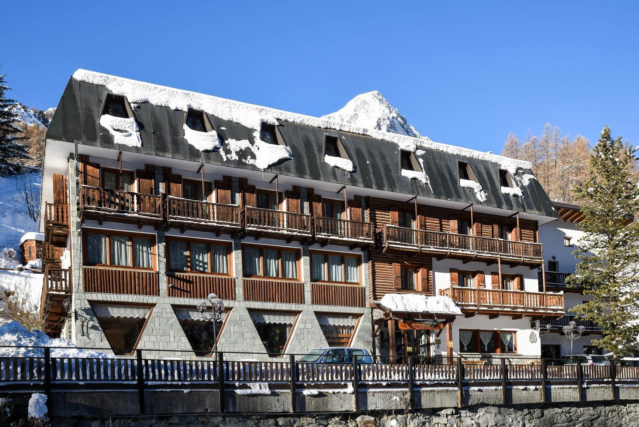 Hotel Genzianella Champoluc Bagian luar foto