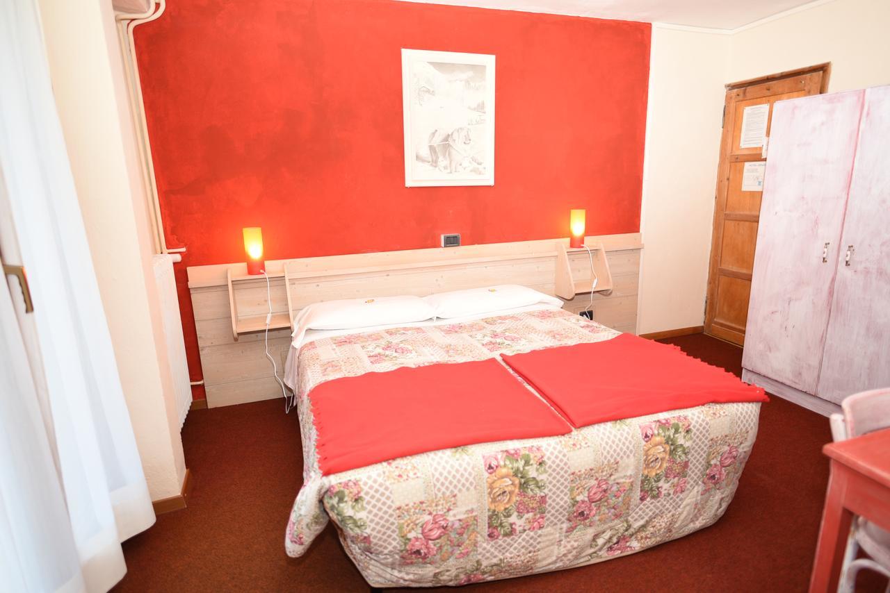 Hotel Genzianella Champoluc Bagian luar foto
