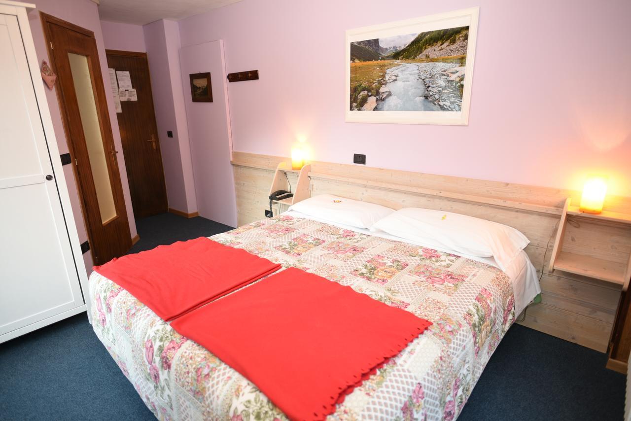 Hotel Genzianella Champoluc Bagian luar foto