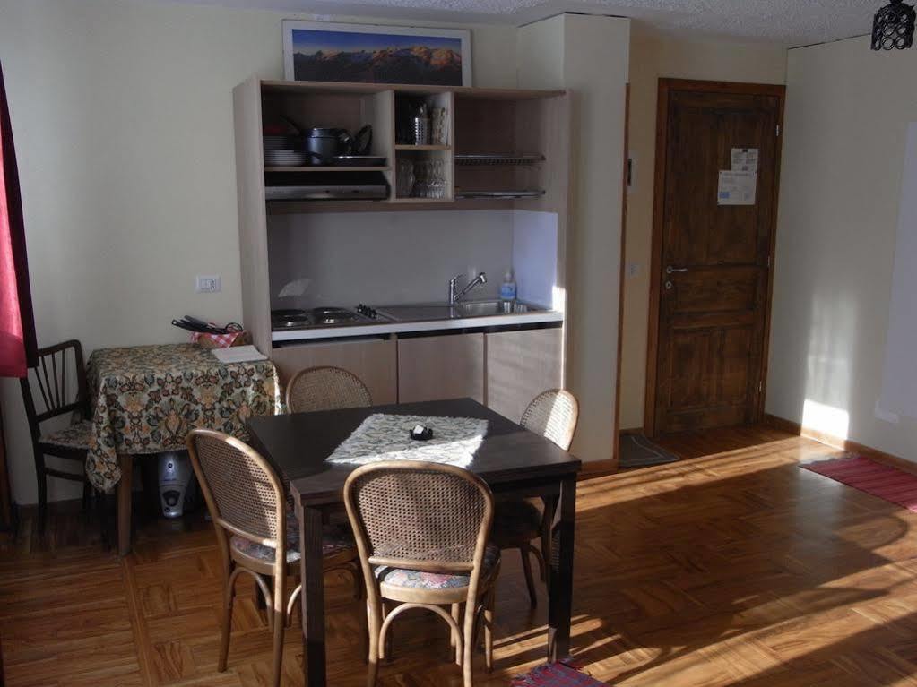 Hotel Genzianella Champoluc Bagian luar foto