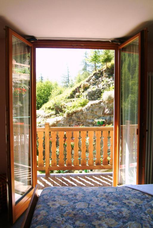 Hotel Genzianella Champoluc Ruang foto